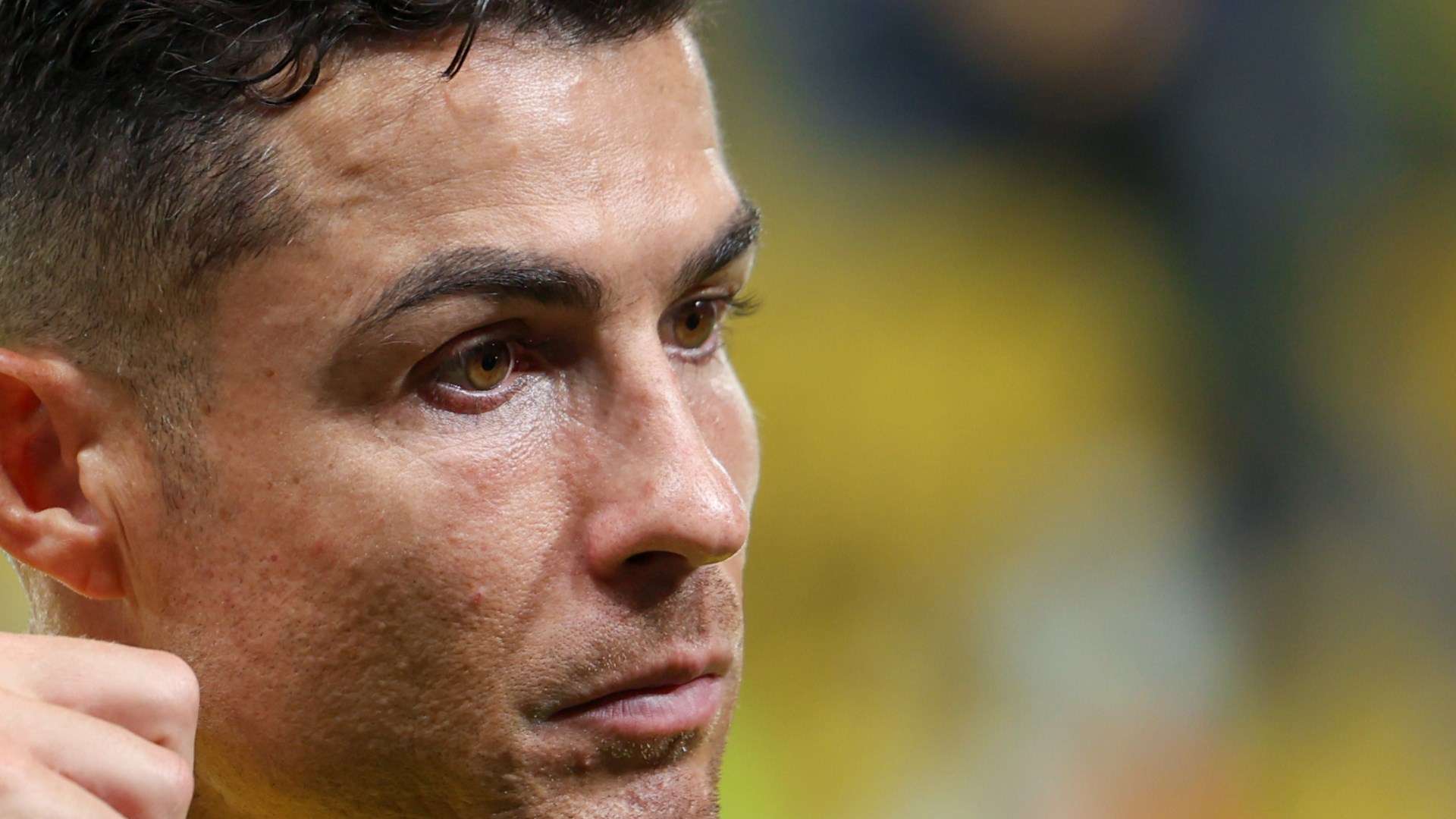 展现出与传 展现出与传