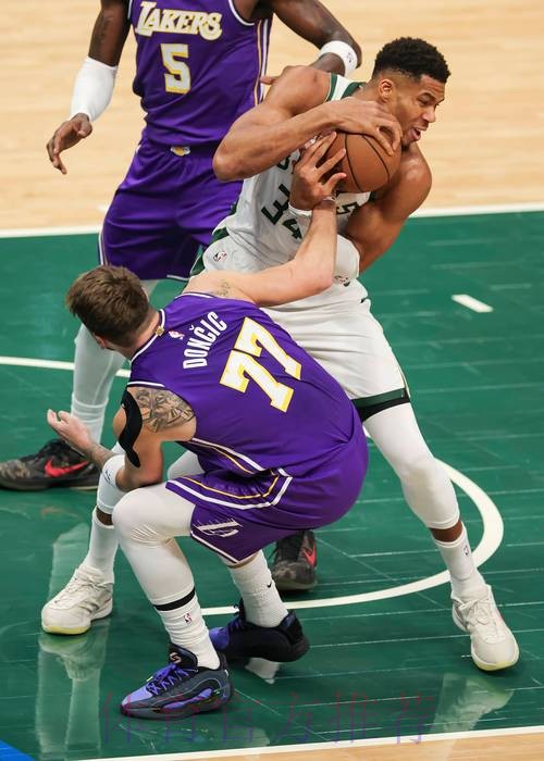 常规赛1月10日：雄鹿VS湖人 阿德托昆博集锦